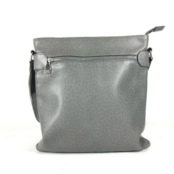LOUIS VUITTON M32630 Taiga Sasha Bag Crossbody Pochette Shoulder Bag - Picture 1 of 16
